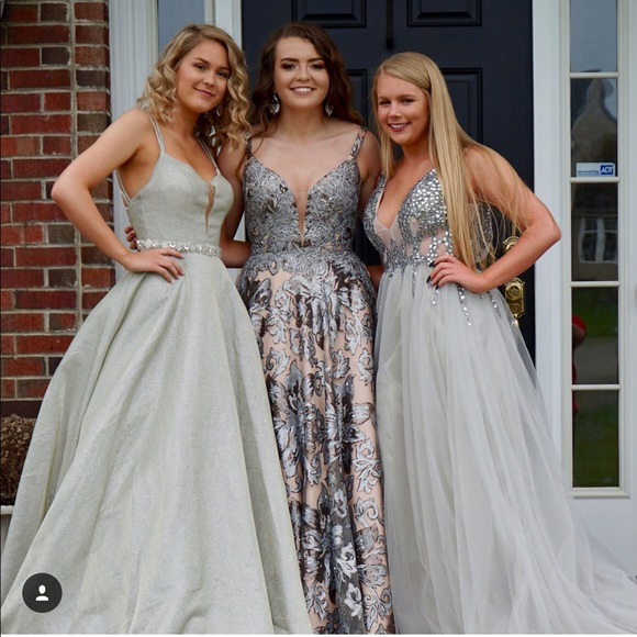 Prom dress - Picture 3 of 3